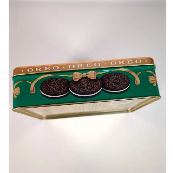 Vintage Collector Tin Christmas Cookies/Candy Oreo “Unlock the Magic” 1991 - Picture 3 of 9